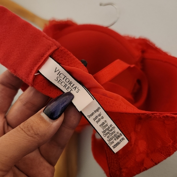 Victoria's Secret Red Lace Padded Push-Up Underwire Plunge Bra Size 32DDD Sexy - Picture 6 of 6